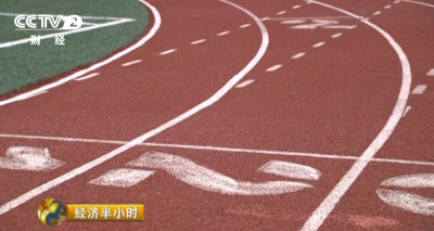 央视曝光后续：“三无毒跑道”正在校园火热铺设 全程无任何监管(图9)